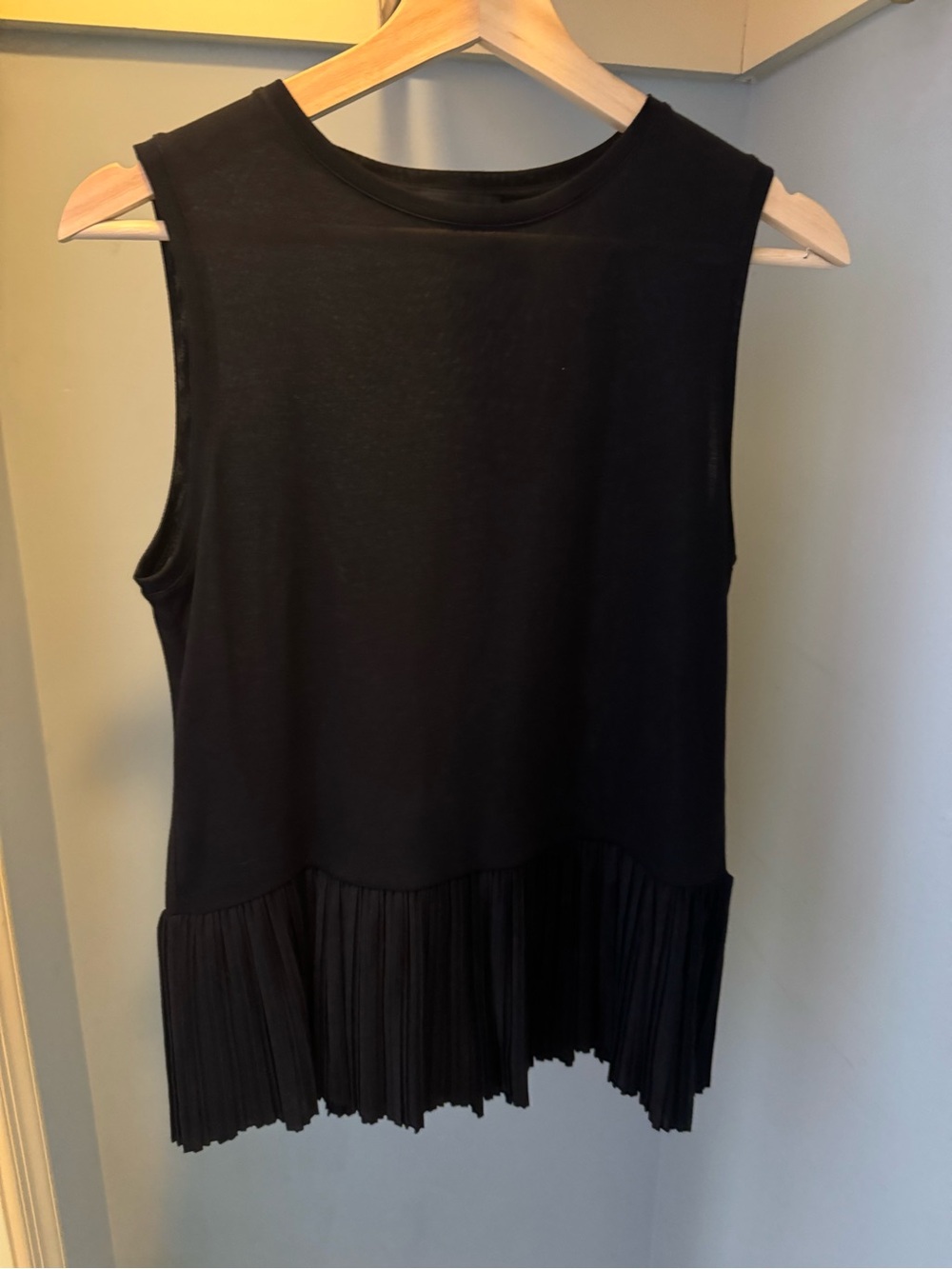 Theory Black Sleeveless Pleated Hem Top - Women